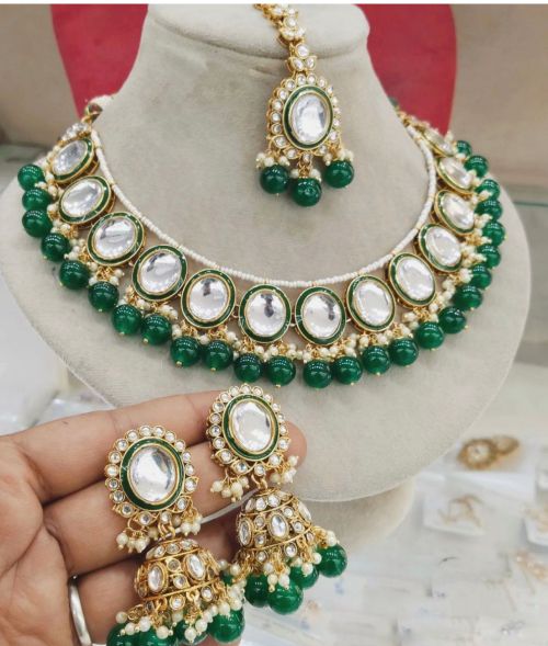 Beautifull kundan necklace in green colour