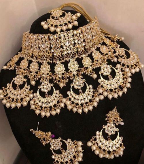 Beautifull kundan chokar set