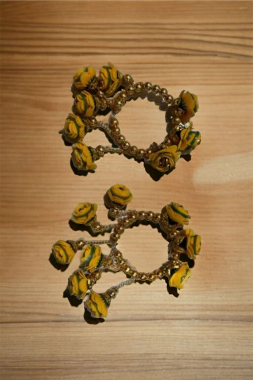 Flower bracelet in yellow