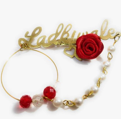 Ladkiwaale brooch with red rose